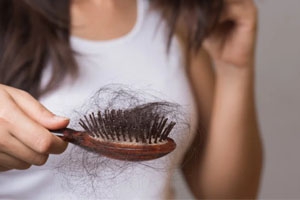 Выпадают волосы — что делать в первую очередь?
